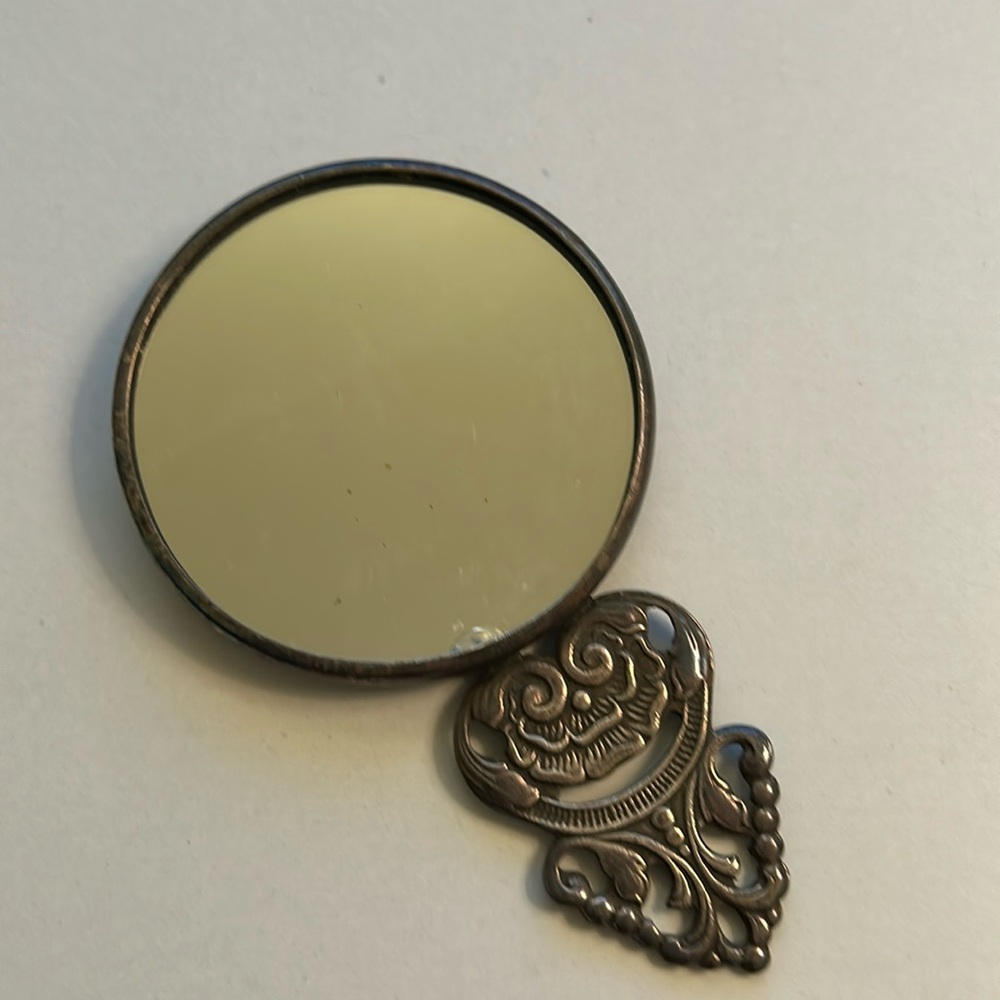 Hand mirror